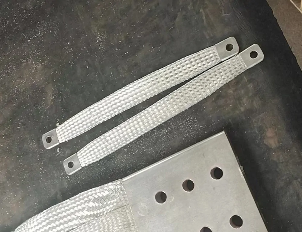 Flexible copper connector for electrical equipment